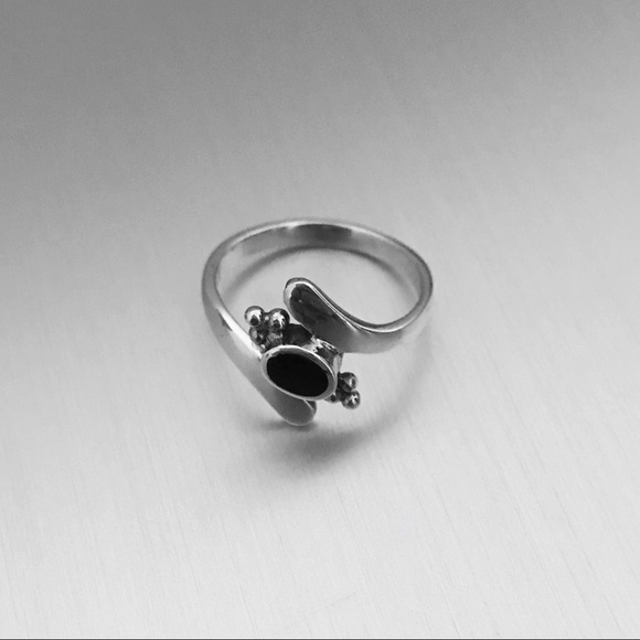 Sterling Silver Black Onyx Ring, Dainty Stone Rings, Solitaire Jewelry - Picture 2 of 8